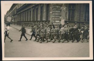 cca 1930 Hitleristák, nácik felvonulása Bécsben. Fotólap / cca 1930 National socialists, Hitlers followers demonstrating on the streets on Vienna, photocard