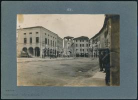 1917 A monarchia csapatainak főhadiszállása Udinében, az olasz fronton, kartonra ragasztott, feliratozott fotó, 12×17 cm