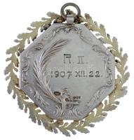 1907. "A Sportvilág versenydíja" jelzett Ag sport díjérem "R. II. 1907. XII. 22."...