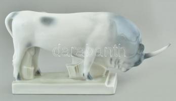 Zsolnay szürkemarha, kézzel festett, jelzett, hibátlan, m:15 cm, h:31 cm (tervező:Sinkó András)
