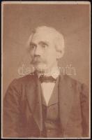 cca 1880 Hudák Ede Ágost (1822-1902) természettudós, lepke- és bogárfajkutató vizitkártya fotója Divald Károly eperjesi műterméből, hátoldalon feliratozva, 9,5×6 cm
