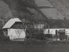 cca 1915 Munkács vára és váralja, fotó paszpartuban és régi keretben, 16×22 cm / Mukachevo, photo