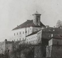 cca 1915 Munkács vára és váralja, fotó paszpartuban és régi keretben, 16×22 cm / Mukachevo, photo