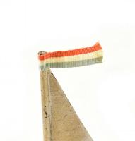 cca 1930 Siófoki emlék, art deco stílusú vitorláshajó, magyar zászlóval, m: 16,5 cm