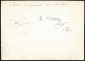 cca 1950 Puskás Ferenc (1927-2006) autogramot oszt, fotó, a hátoldalán feliratozva és pecséttel, 13x...