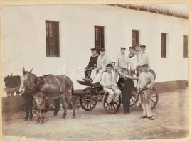 cca 1900 Kína, fotóalbum a boxerlázadás idejéből, kínai város- és életképekkel, emellett külföldi cs...