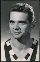 cca 1950 Mátrai Sándor (1932-2002) az FTC legendás válogatott labdarúgójának 2 db fotója, az egyiken...
