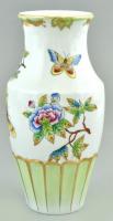 Herendi Viktória mintás porcelán váza, kézzel festett, jelzett, pró kopásnyomokkal, apró mázhibákkal, m: 19 cm