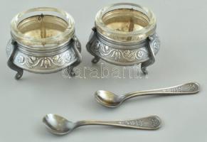 Orosz ezüstözött fém fűszertartó párban és kis kanállal, üvegbetéttel, d:4,5 cm
