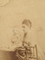 cca 1860-1900 Vegyes keményhátú portré tétel, egy család tagjai, rokonok, nevesített portrékkal, töb...