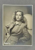 Régi fotóalbum, benne neves színészek portré- és színpadi / filmfotóival (pl. Békeffi Gábor, Kelemen...