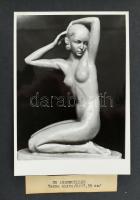 Liszkai Kováts Zoltán (1898-1967) szobrászművész műtermét és műveit bemutató fotóalbum, kb. 100 db f...