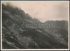 cca 1910-1920 Brassó vidéki hegyek, Sztrunga-nyereg, Erdélyi Mór (1866-1934) felvétele, hátoldalán feliratozott fotó, 16x11,5 cm / Brasov (Kronstadt), mountains, vintage photo by Mór Erdélyi, 16x11,5 cm