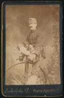 cca 1885 Katona velocipéden, kutyákkal, mentőövvel, keményhátú mignon fotó Ciehulski Péter marosvásárhelyi műterméből, 6,5×4 cm