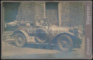 cca 1905-15 K.K. Automobilabteilung katonai egység tagjai, K.K. Automobilabteilung Ersatzdepot Budapest feliratú autóban, keményhátú vintage fotó, 10,5x6 cm