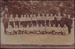 1906. máj. 31. Bp., Újpesti Torna Egyesület (UTE) - Southampton mérkőzésen résztvevő játékosok csoportképe, feliratozott, keményhátú fotó, kis sérülésekkel, 25,5x16,5 cm