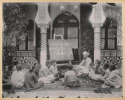 cca 1890-1900 Észak-afrikai arab városképek, életképek, viseletek, enteriőrök, oázisok, piacok külön...