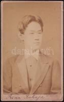 cca 1880-1900 Feltehetőleg japán férfi (Prinz Isahaja) portréja, keményhátú fotó, Wien, Lafranchini, rajta bejegyzésekkel, közte kínai írásjelekkel is: , kis kopásnyomokkal, 10x6 cm