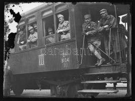 cca 1914 és 1943 között készült felvételek katonákról, 13 db vintage üveglemez negatív ismeretlen cs...