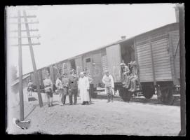 cca 1914 és 1943 között készült felvételek katonákról, 13 db vintage üveglemez negatív ismeretlen cs...