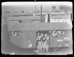 cca 1914 és 1943 között készült felvételek katonákról, 13 db vintage üveglemez negatív ismeretlen cs...