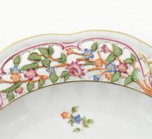 Herendi virág mintás fali dísztál, áttört porcelán, kopott. Jelzett. d: 34 cm