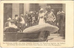 Der Erzherzog verläßt, von seiner Gemahlin Herzogin von Hohenberg begleitet, das Rathaus und besteigt das Automobil des Grafen Franz Harrach. Die Todesfahrt des Erzherzogs Franz Ferdinand. Sarajevo, 28. Juni 1914. Österr. Heeresmuseum / minutes before the assassination of Archduke Franz Ferdinand of Austria and his wife Sophie in 1914 (the trigger to WWI) (EK)