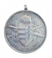 1939. "Magyar Kis Ezüst Vitézségi Érem" jelzetlen Ag kitüntetés mellszalag nélkül. Szign.:...