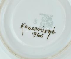 Mokkás csésze aljjal. Jelzett: Koszorúsné. 1966. (herendi festő) Aranyozott porcelán. Kopott. d: 11,...