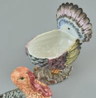 Pulyka formájú mártásos tál. Jelzett, színesen festett porcelán. Apró csorbákkal. m: 17 cm, d: 13x10...