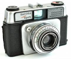 Dacora Super Dignette kisfilmes fényképezőgép, fénymérővel, eredeti bőr tokjában, szép, nincs kiprób...