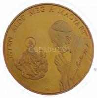 Bognár György (1944-) / Lebó Ferenc (1960-) 1991. II. János Pál pápa látogatása - Budapest aranyozott fém emlékérem, tokban (65mm) T:PP fo., ujjlenyomat
