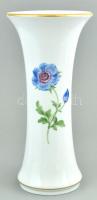 Meisseni kézzel festett porcelán váza. Jelzett: kardos Meissen. Apró kopásokkal, m: 24 cm.