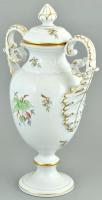 Herendi hecsedli mintás fedeles váza. Apró kopásokkal, kézzel festett porcelán. Jelzett, m: 36 cm