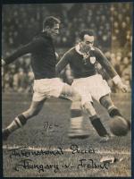 1940 Magyarország és Írország válogatott focicsapatának mérkőzésén készült vintage fotó, 12,5x9,3 cm