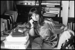 cca 1972 Hankiss Ágnes (1950) politikus fiatalkori felvételei, 9 db vintage NEGATÍV Kotnyek Antal (1921-1990) budapesti fotóriporter hagyatékából, 24x36 mm