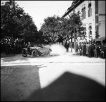 cca 1932 Autó- és motorverseny Budapesten, 4 db vintage NEGATÍV Jermy László (1912-1960) budapesti fotóművész hagyatékából 6x6 cm