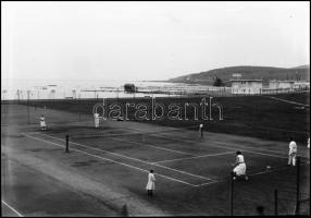 cca 1932 Teniszpályák a Balaton mellett (Balatonalmádi-fürdő, 3 db vintage NEGATÍV, 6x9 cm
