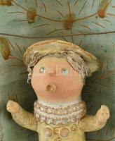 Kiss Roóz Ilona (1920-2010): Énekes, fali, mázas kerámia, kézzel festett, jelzett, hibátlan, m:33 cm