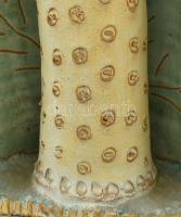 Kiss Roóz Ilona (1920-2010): Énekes, fali, mázas kerámia, kézzel festett, jelzett, hibátlan, m:33 cm