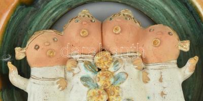 Kiss Roóz Ilona (1920-2010): Kórus, fali, mázas kerámia, kézzel festett, jelzett, hibátlan, d:27 cm