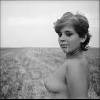 Mellbőség, Menesdorfer Lajos (1941-2005) budapesti fotóművész hagyatékából 9 db vintage NEGATÍV, ame...