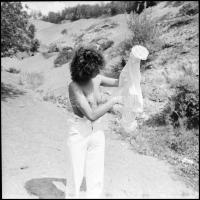 1986 Így jár, aki veszít a vetkőzős pókerben, Menesdorfer Lajos (1941-2005) budapesti fotóművész hag...