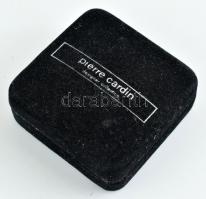 Pierre Cardin aranyozott fém nyakkendőcsipesz és mandzsettagomb szett, bársony díszdobozban, kis kop...