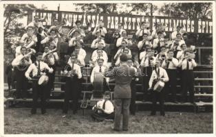 "Éljen a munkásság, parasztság, értelmiség..." Magyar szocialista propaganda / Hungarian socialist propaganda, music band. photo