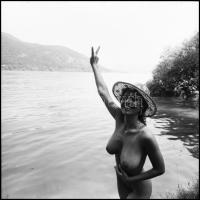 1987 Vízparti fotózáson, Menesdorfer Lajos (1941-2005) budapesti fotóművész hagyatékából 5 db vintag...