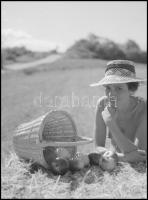 Több fotómodell, sokféle egyéniség, változó helyszínek, eltérő időpontok, Menesdorfer Lajos (1941-20...