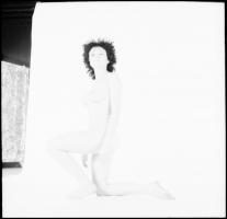 1990 Vegye vigye, 13 db kissé túlexponált vintage NEGATÍV, Menesdorfer Lajos (1941-2005) budapesti f...