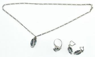 Ezüst (Ag) színes kővel díszített nyaklánc, fülbevaló és gyűrű szett, jelzett, gyűrű m: 60, bruttó: 32,4 g, bársony dobozban