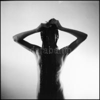 cca 1986 Játék a kendővel, Menesdorfer Lajos (1941-2005) budapesti fotóművész hagyatékából, 5 db vin...